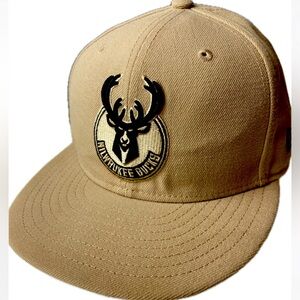 Canvas Milwaukee Bucks basketball ball cap snapback